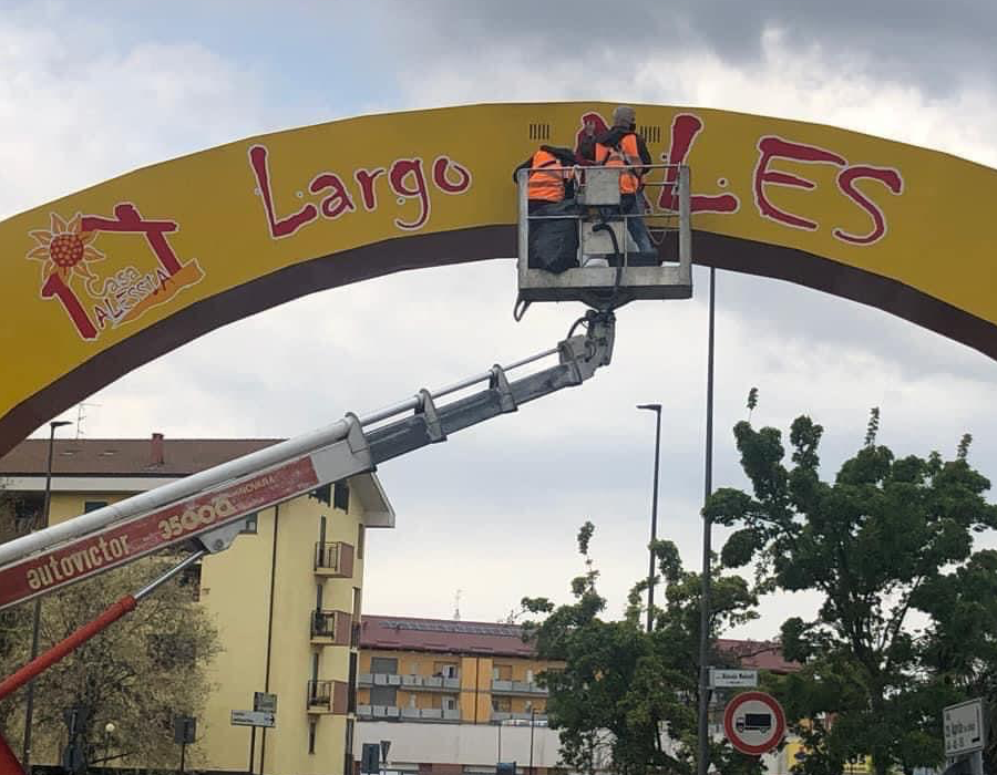 The decoration of the Arch of Casa Alessia in Novara