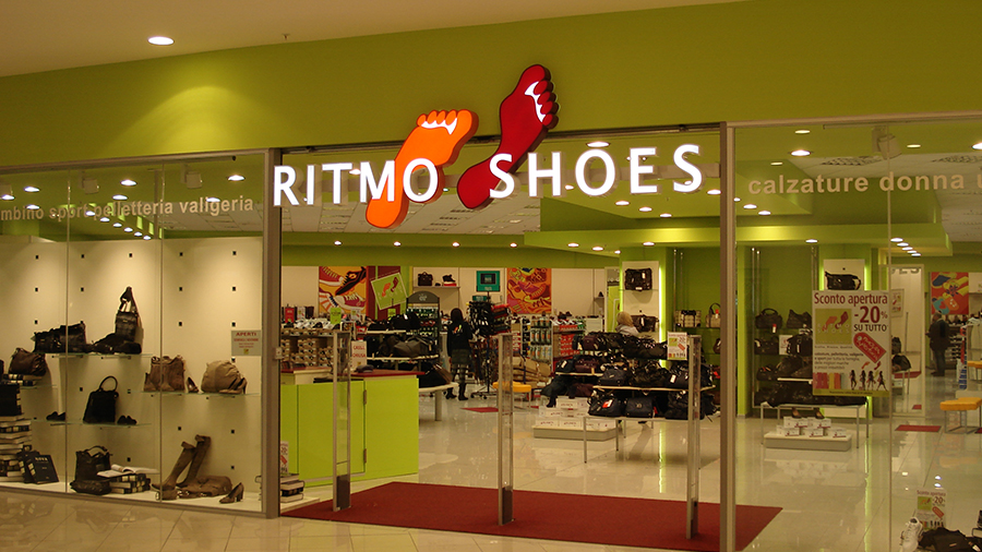 Ritmo Shoes - insegna luminosa a lettere scatolate